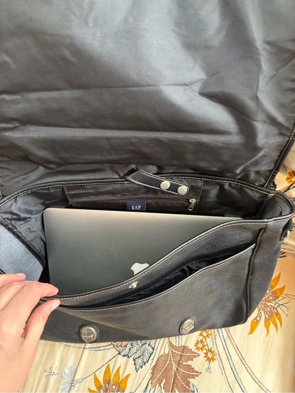 Vintage GAP Black Leather Laptop Messenger Bag / Satchel Briefcase
